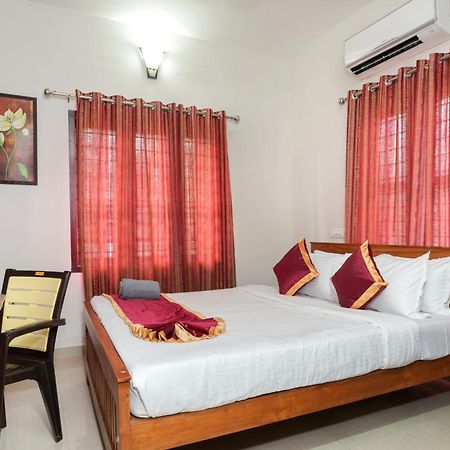 Swapna Home Suites Недумбасери Екстериор снимка