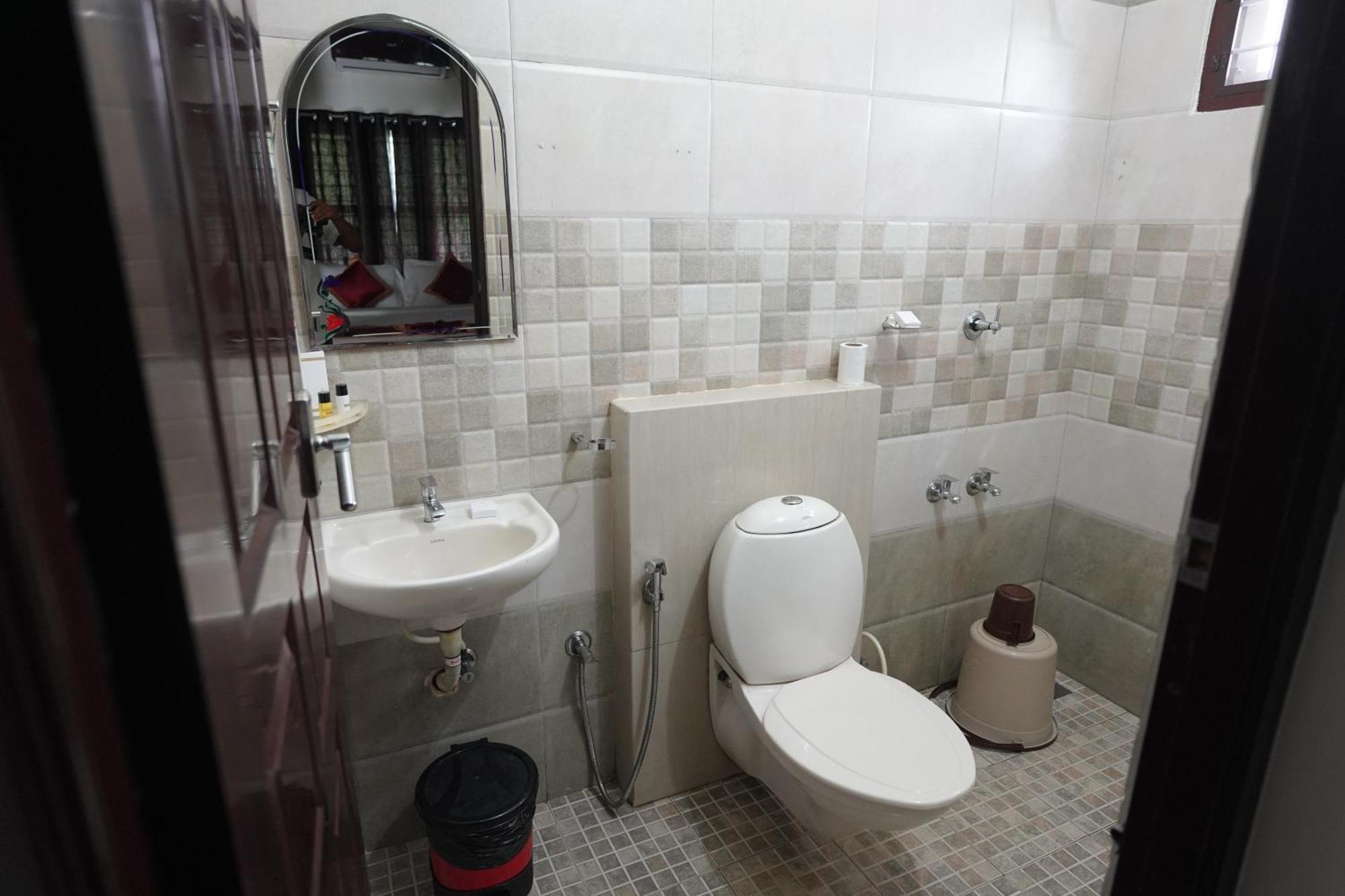 Swapna Home Suites Недумбасери Стая снимка