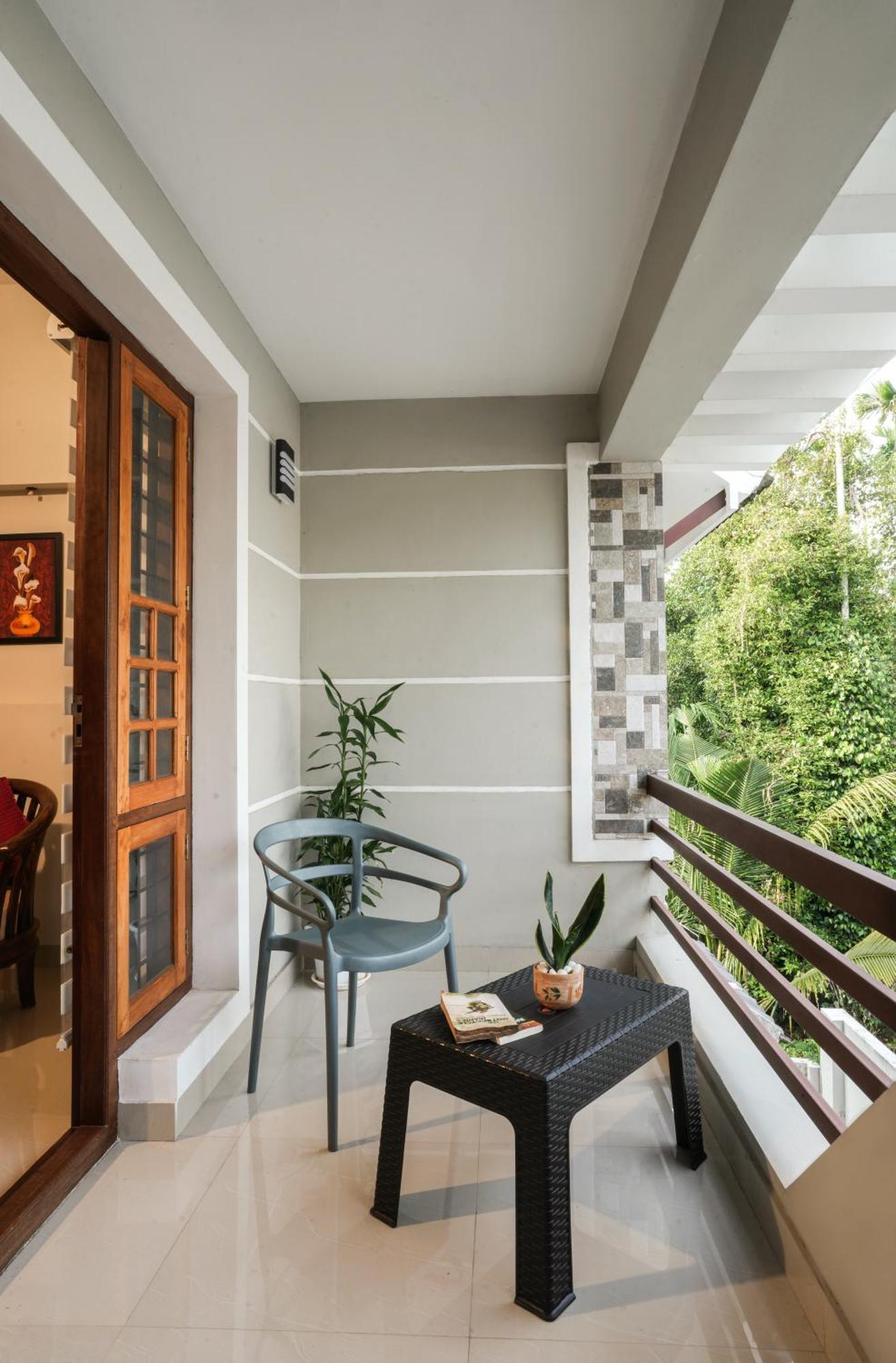 Swapna Home Suites Недумбасери Екстериор снимка