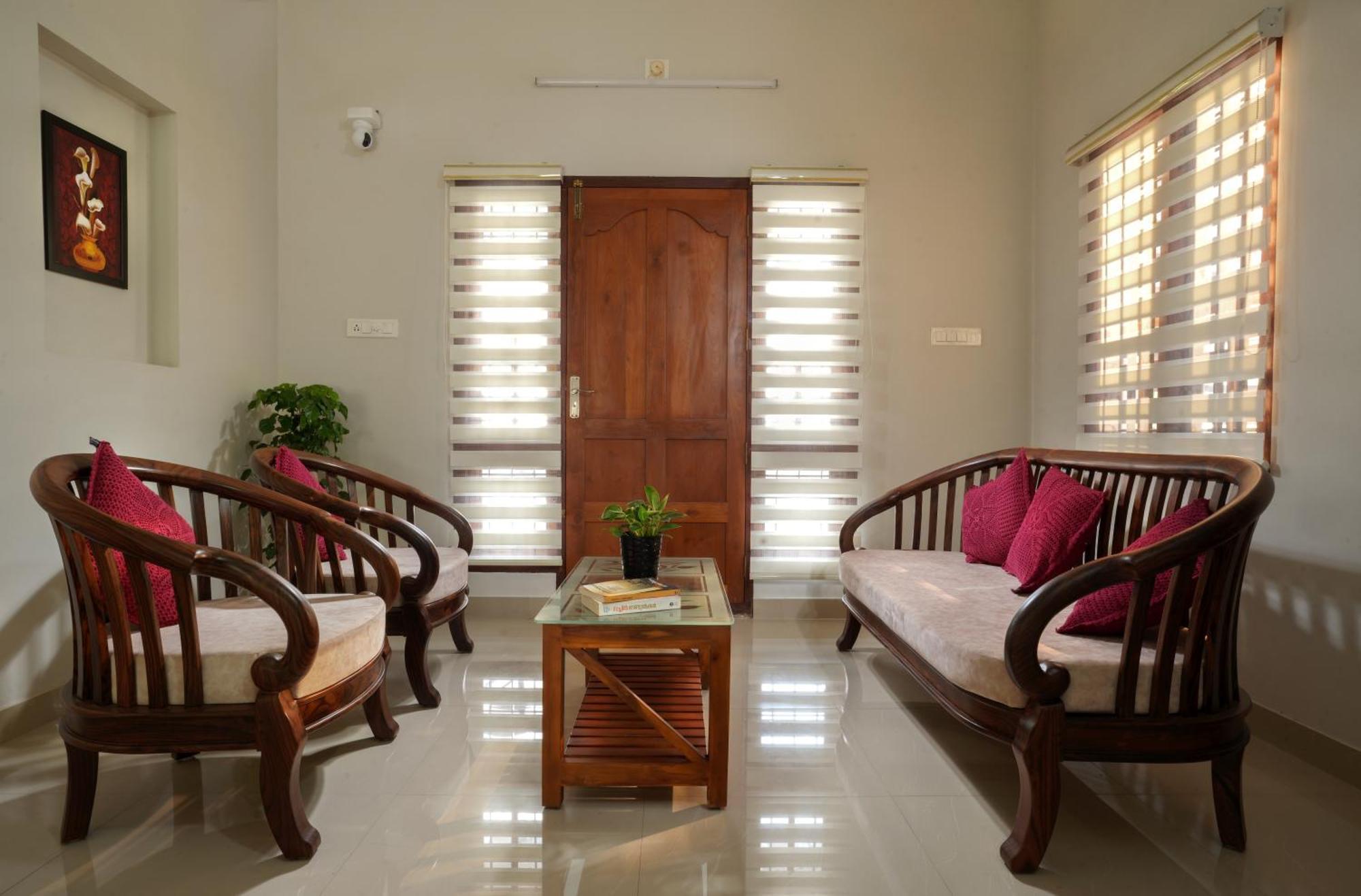 Swapna Home Suites Недумбасери Екстериор снимка