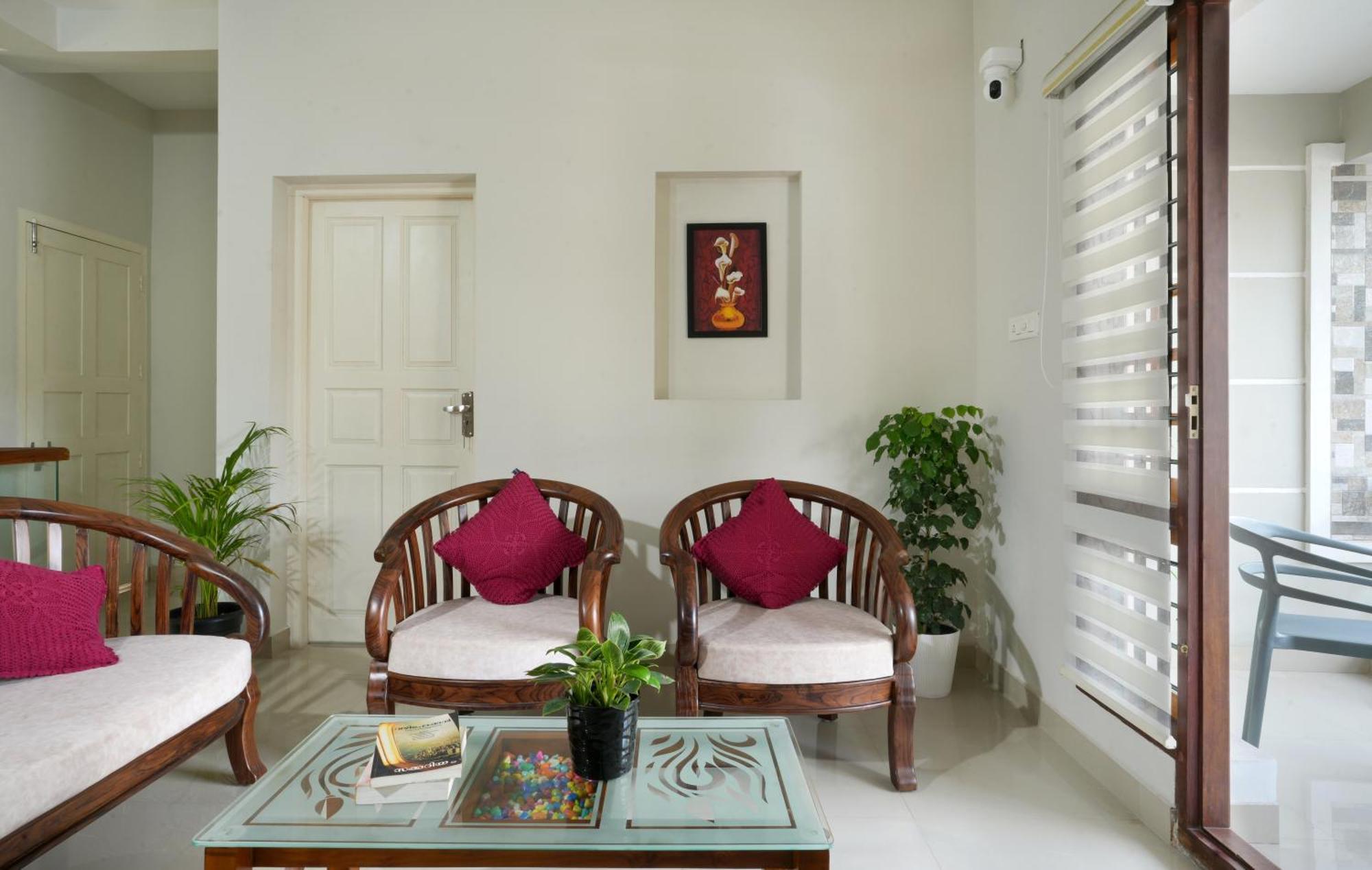 Swapna Home Suites Недумбасери Екстериор снимка