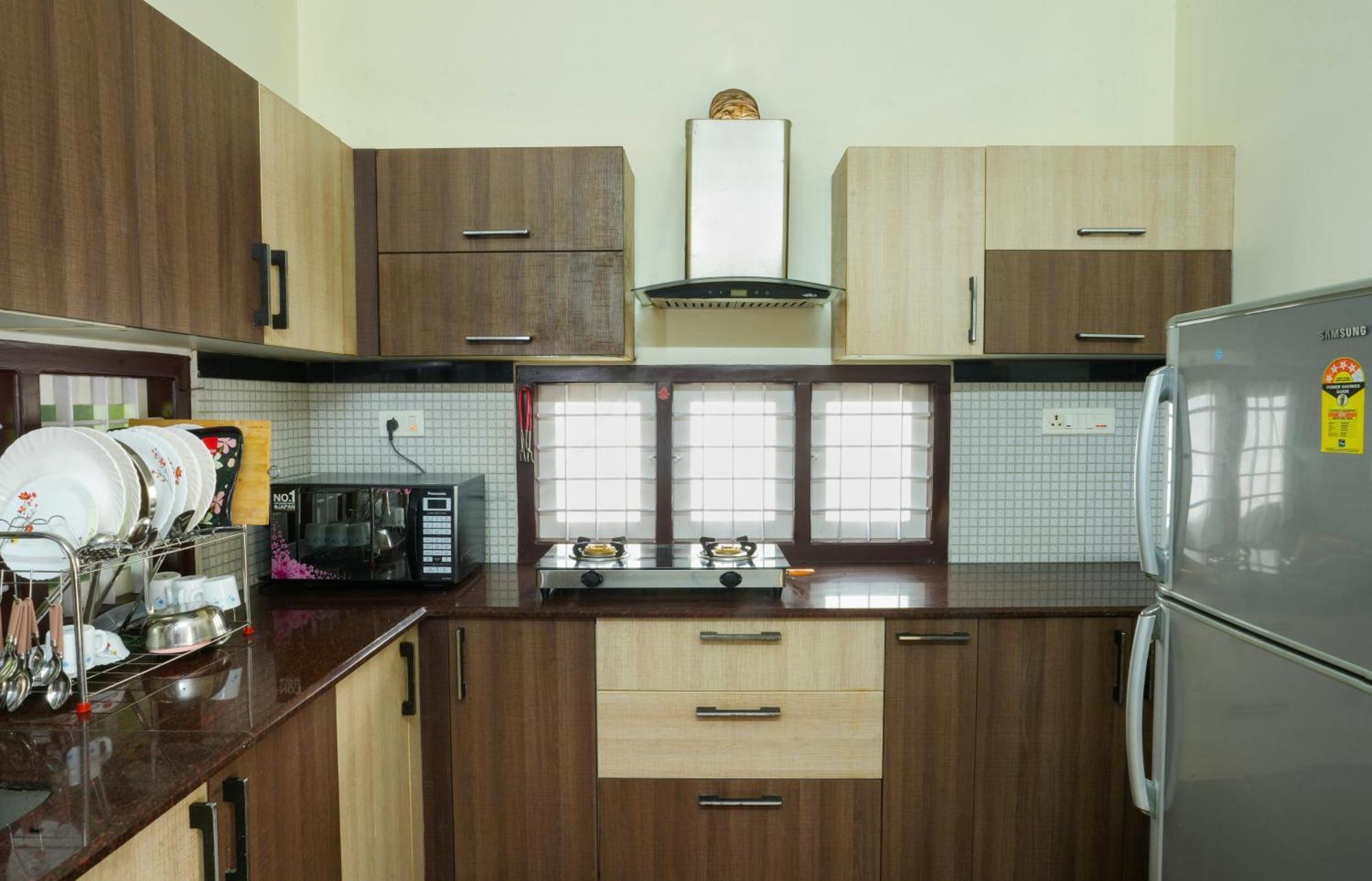 Swapna Home Suites Недумбасери Екстериор снимка