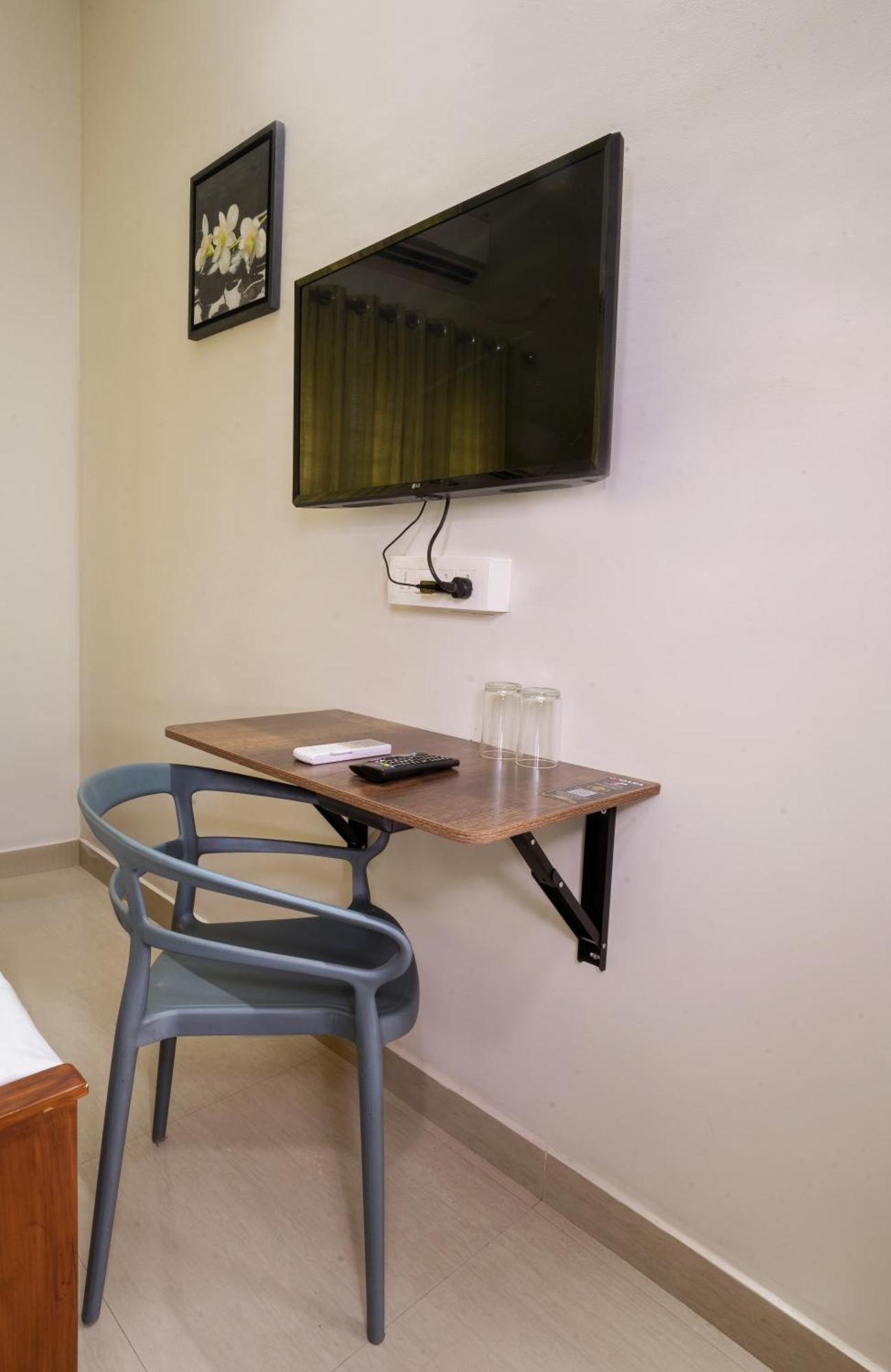 Swapna Home Suites Недумбасери Екстериор снимка